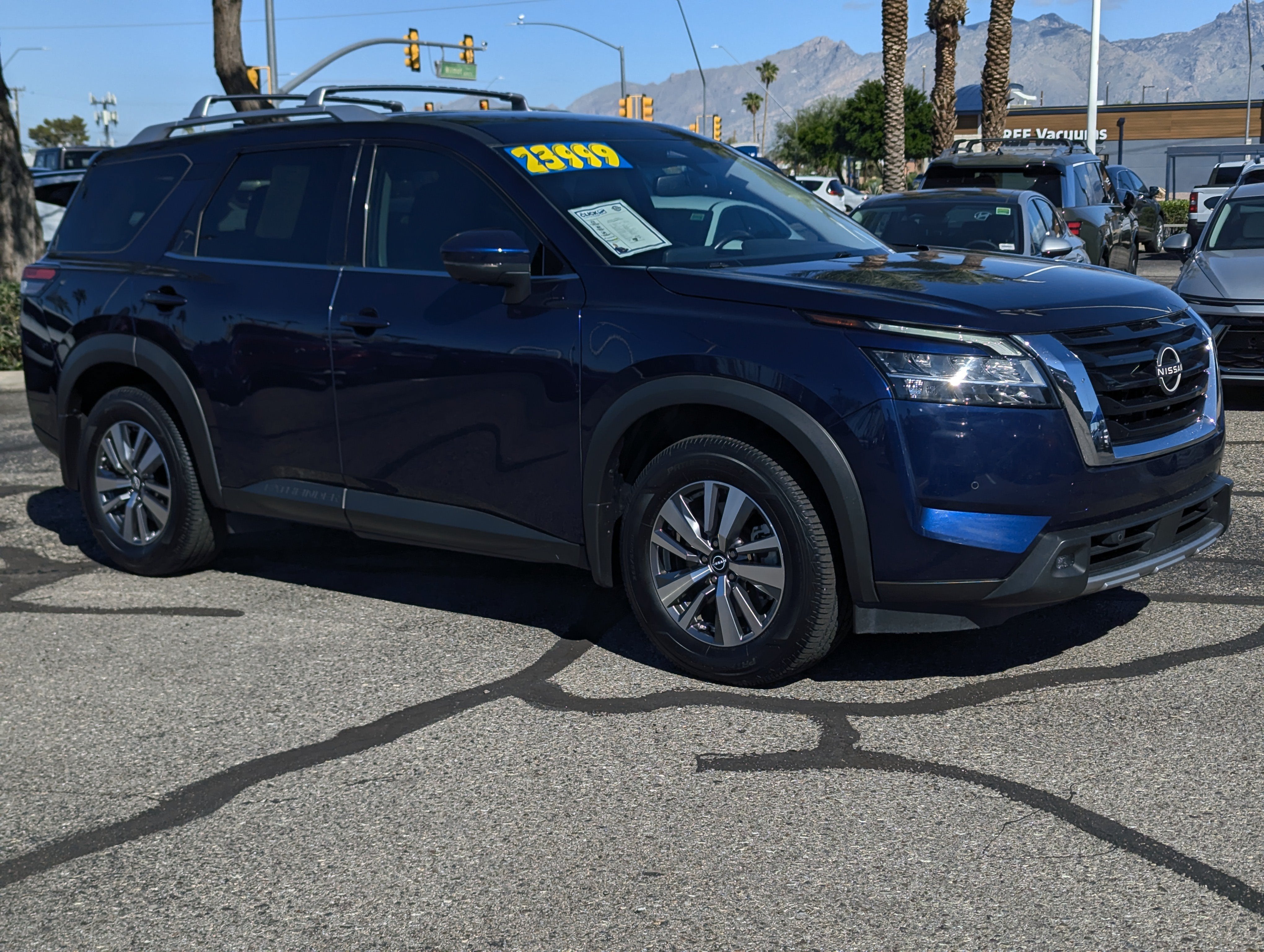 2022 Nissan Pathfinder SL