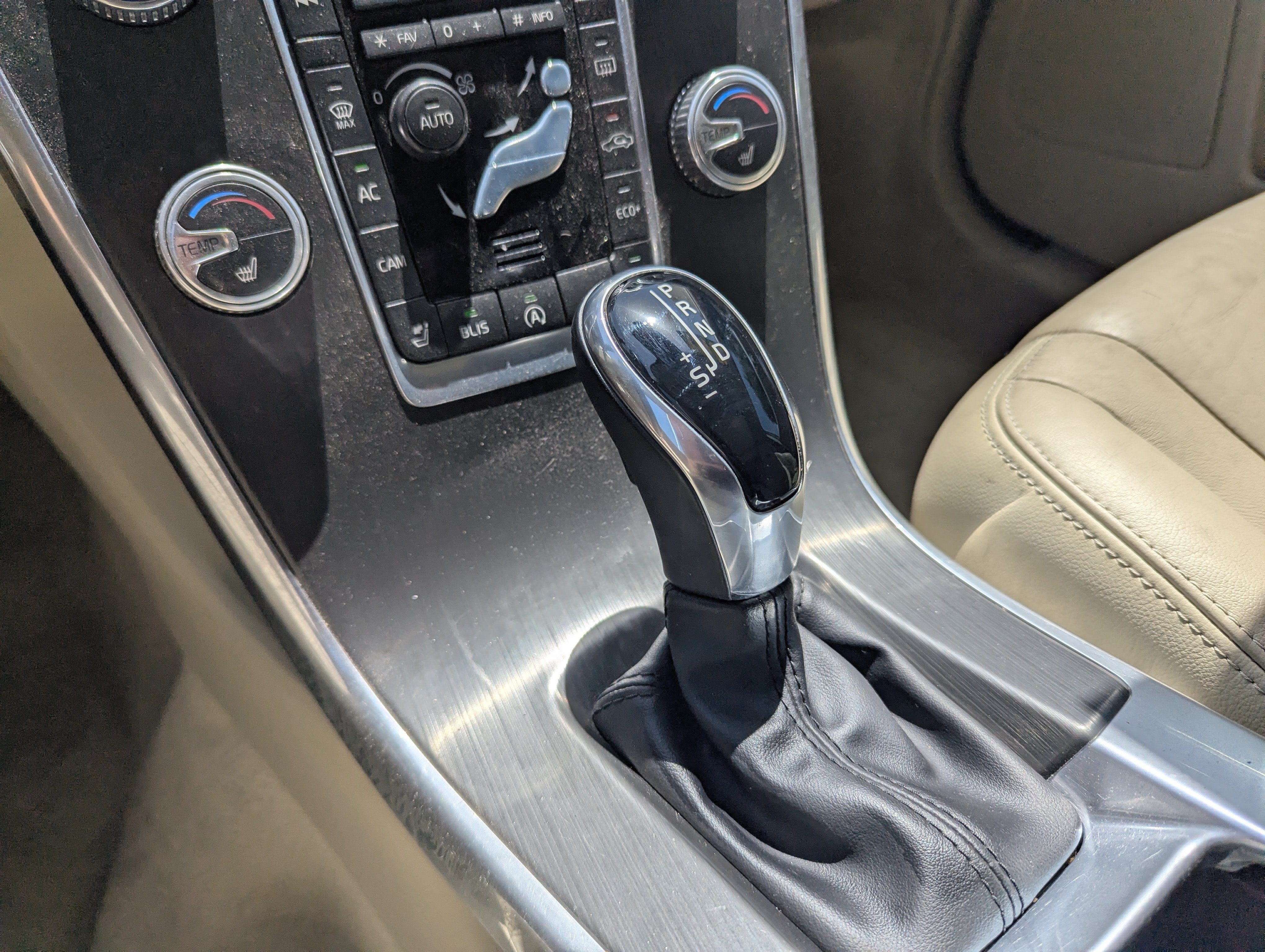 2016 Volvo XC60 T5 Drive-E Premier